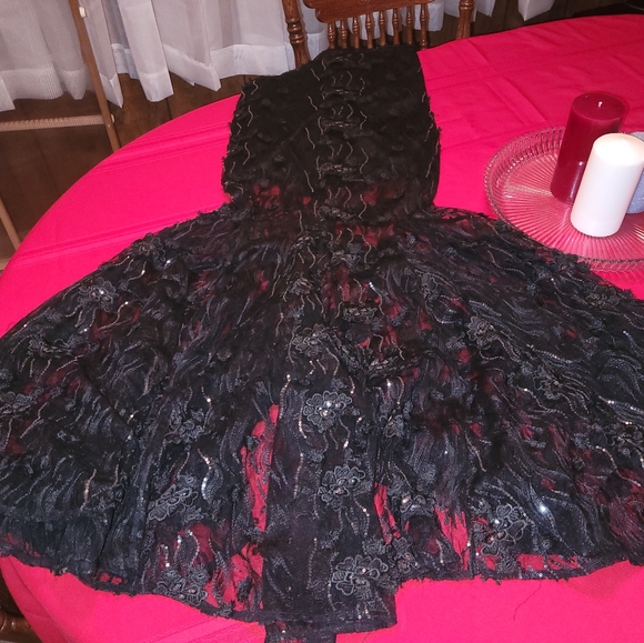 Beautiful Black Lace Mermaid Style dress size S - Picture 3 of 5
